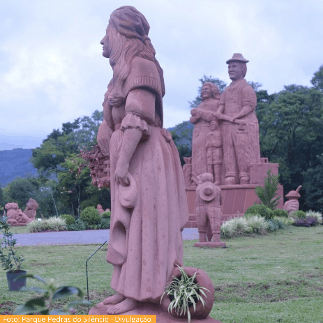 Escultura Parque Pedra do silêncio