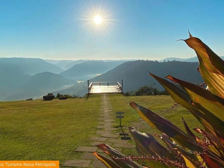 Parada da Torre: Um Mirante Encantador na Rota Romântica